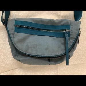 Lululemon festival II bag